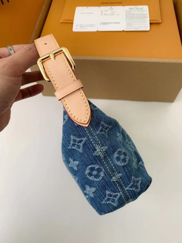 M82949   Underarm handbag with blue denim chip - Image 15