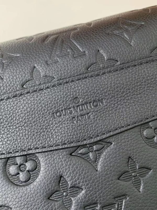 M25121 Black Flower Head Leather Men's Postman Bag - Image 10
