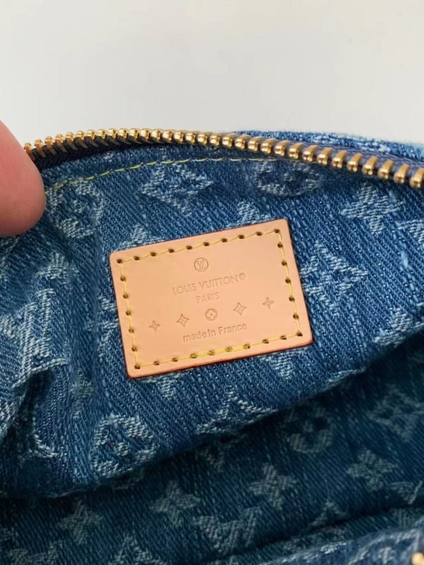 M82949   Underarm handbag with blue denim chip - Image 14