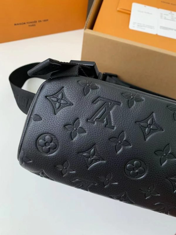 M25121 Black Flower Head Leather Men's Postman Bag - Image 9