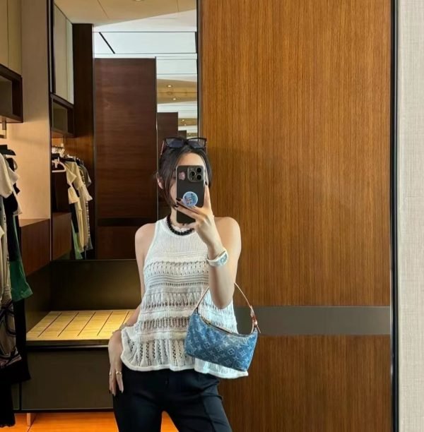 M82949   Underarm handbag with blue denim chip - Image 8