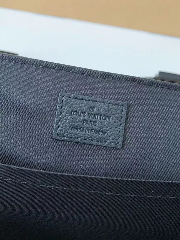 M25121 Black Flower Head Leather Men's Postman Bag - Image 16