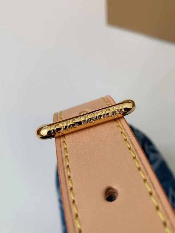 M82949   Underarm handbag with blue denim chip - Image 10