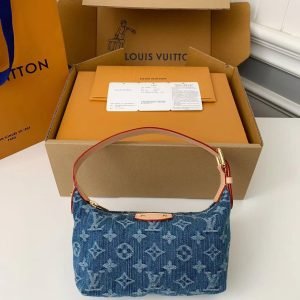 M82949   Underarm handbag with blue denim chip