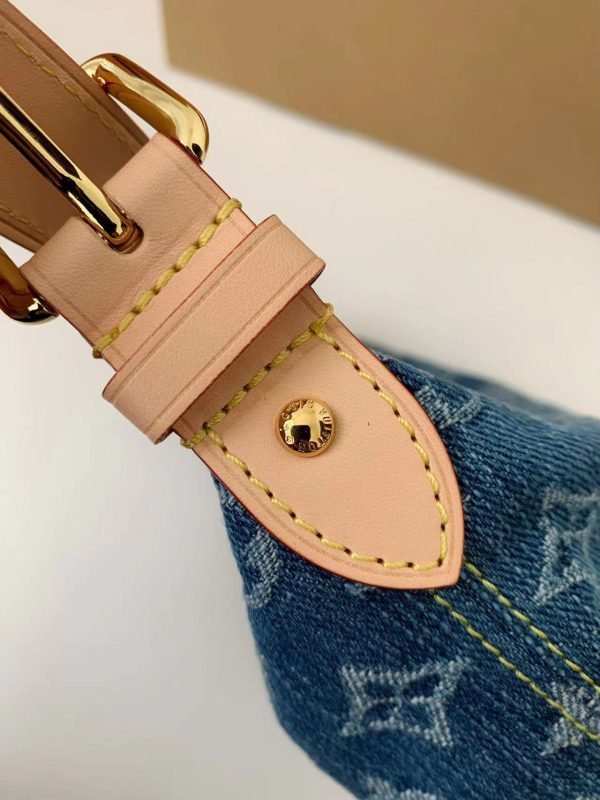 M82949   Underarm handbag with blue denim chip - Image 12